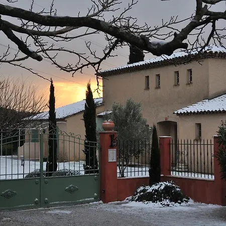 Bastide De L'avelan Oda ve Kahvaltı 4*