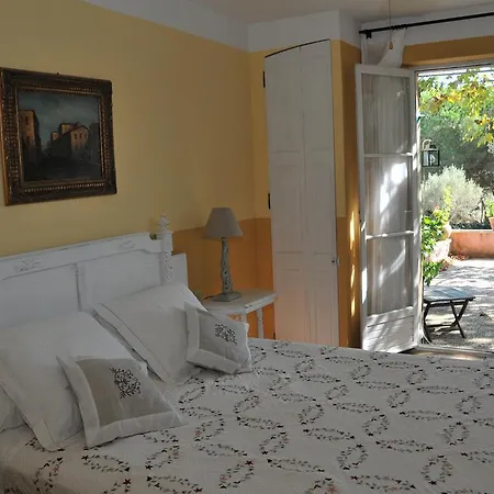 Bastide De L'avelan Alojamento de Acomodação e Pequeno-almoço Grimaud