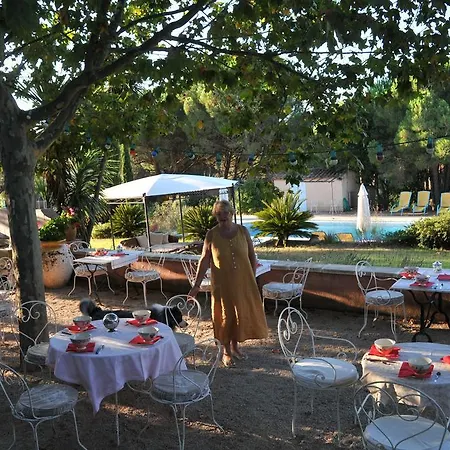 לינה וארוחת בוקר Bastide De L'avelan *